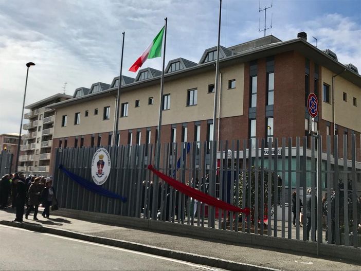 Busto, ecco la nuova caserma. Moderna e funzionale: all'interno anche una "stanza per l'ascolto" dedicato alle vittime di reati di genere Busto, ecco la nuova caserma. Moderna e funzionale: all'interno anche una "stanza per l'ascolto" dedicato alle vittime di reati di genere