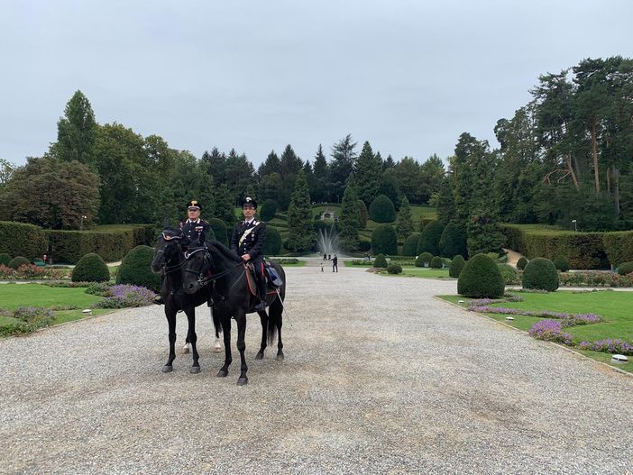 FOTO. Ai Giardini Estensi tornano le pattuglie dei carabinieri a cavallo