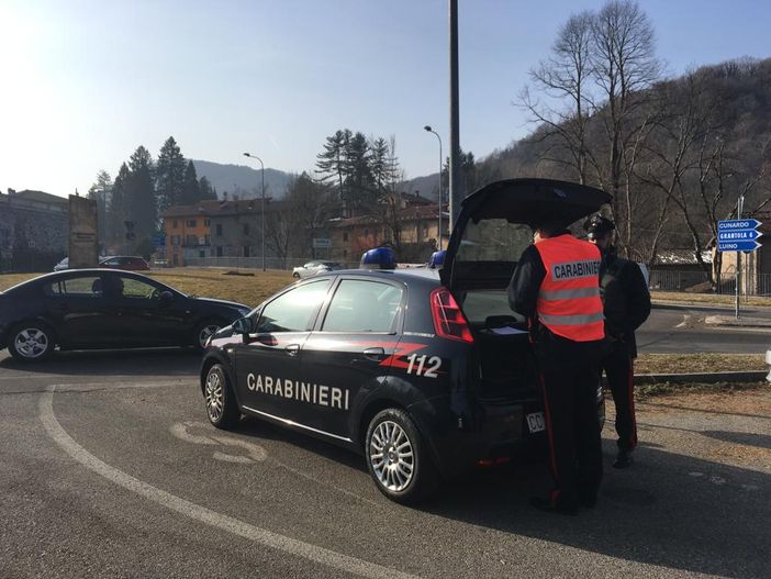 Finisce fuori strada con l'auto, soccorso dai carabinieri e trovato positivo all'alcotest Finisce fuori strada con l'auto, soccorso dai carabinieri e trovato positivo all'alcotest