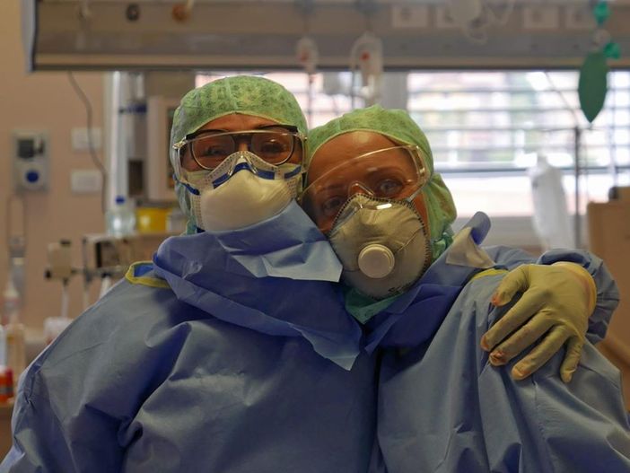 Quella foto dalla terapia intensiva del Circolo che commuove e riempie di speranza