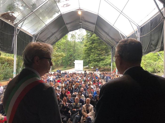 FOTO e VIDEO. Il sindaco consegna la Costituzione ai diciottenni varesini: «Leggetela e aiutateci a creare un Paese migliore» FOTO e VIDEO. Il sindaco consegna la Costituzione ai diciottenni varesini: «Leggetela e aiutateci a creare un Paese migliore»