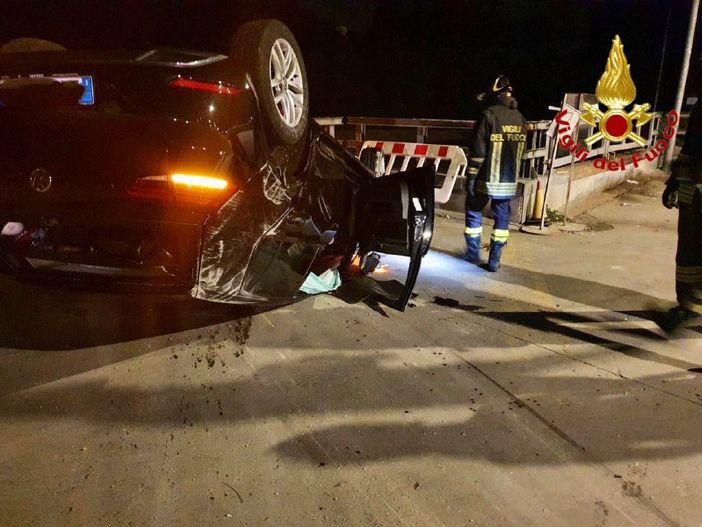 Incidente nella notte a Varese: auto si ribalta in viale Belforte e finisce nella piattaforma ecologica Incidente nella notte a Varese: auto si ribalta in viale Belforte e finisce nella piattaforma ecologica