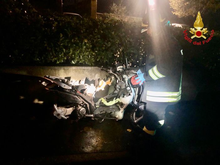 Scontro tra un'auto e una moto lungo la statale 394 a Luvinate: un ferito grave
