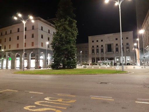 Fontana: «Il governo vuole lasciare la Lombardia in zona rossa fino al 3 dicembre nonostante i parametri rispettati» Fontana: «Il governo vuole lasciare la Lombardia in zona rossa fino al 3 dicembre nonostante i parametri rispettati»