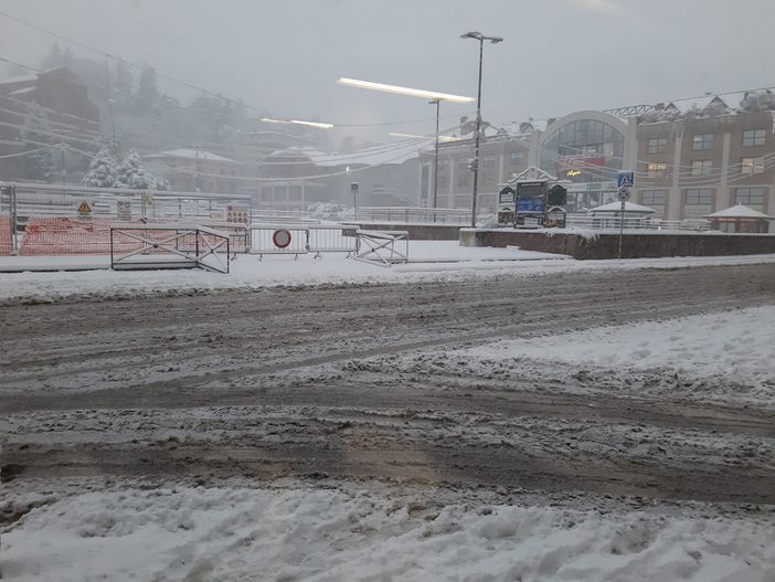 La situazione in piazza Repubblica a Varese intorno alle 8.30 di oggi La situazione in piazza Repubblica a Varese intorno alle 8.30 di oggi