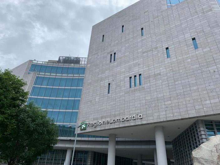 La Lombardia chiede al governo lo stop di attività e spostamenti dalle 23 alle 5 del mattino