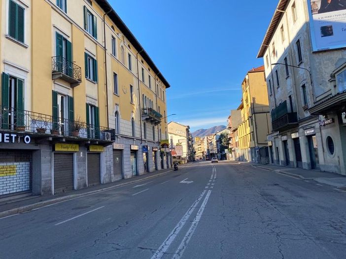 Lombardia, da domenica sarà ancora zona rossa. Fontana: «Una punizione che la nostra regione non merita»