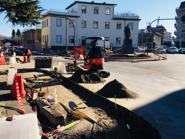 FOTO. Entro pochi giorni pronti anche i marciapiedi: così rinasce l'area ex Enel a Varese FOTO. Entro pochi giorni pronti anche i marciapiedi: così rinasce l'area ex Enel a Varese