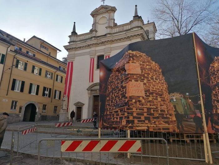 VIDEO. I Monelli della Motta preparano la pira: alle 22.30 l'accensione del Falò. Diretta su VareseNoi VIDEO. I Monelli della Motta preparano la pira: alle 22.30 l'accensione del Falò. Diretta su VareseNoi