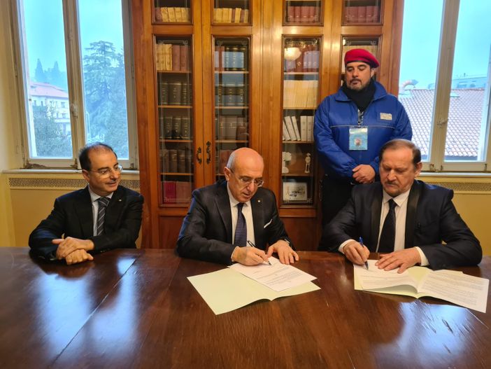 Protocollo d’intesa tra la Prefettura e l’associazione “Angeli Urbani” di Varese Protocollo d’intesa tra la Prefettura e l’associazione “Angeli Urbani” di Varese