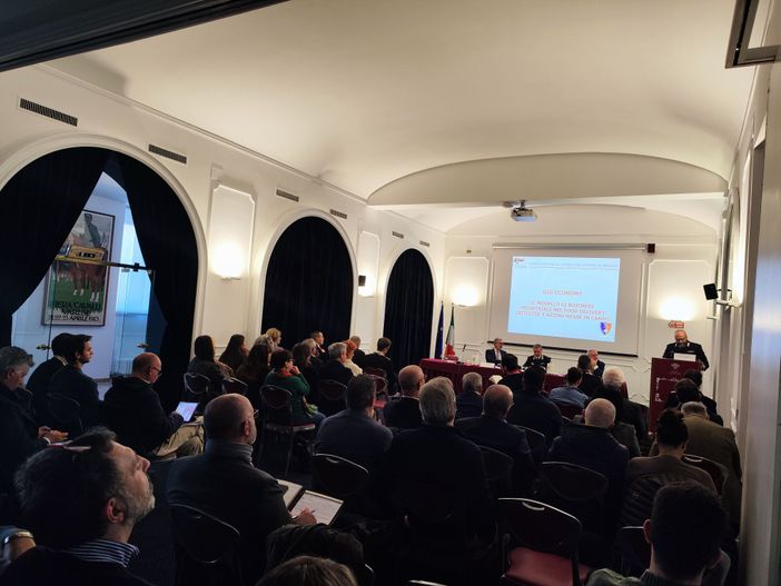 Bella partecipazione all'incontro di Confapi Varese e Arma Carabinieri su “verifiche ispettive nei luoghi di lavoro” Bella partecipazione all'incontro di Confapi Varese e Arma Carabinieri su “verifiche ispettive nei luoghi di lavoro”