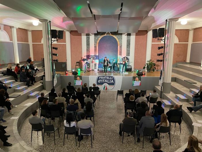 Fratelli d’Italia chiude la campagna elettorale al teatrino Santuccio