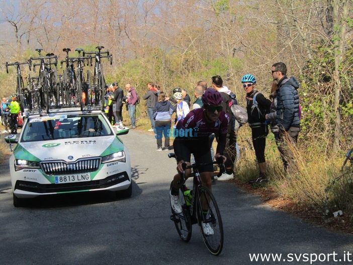 Trofeo Laigueglia: a Cima Paravenna in cinque in fuga, gruppo a oltre tre minuti (FOTO e VIDEO)