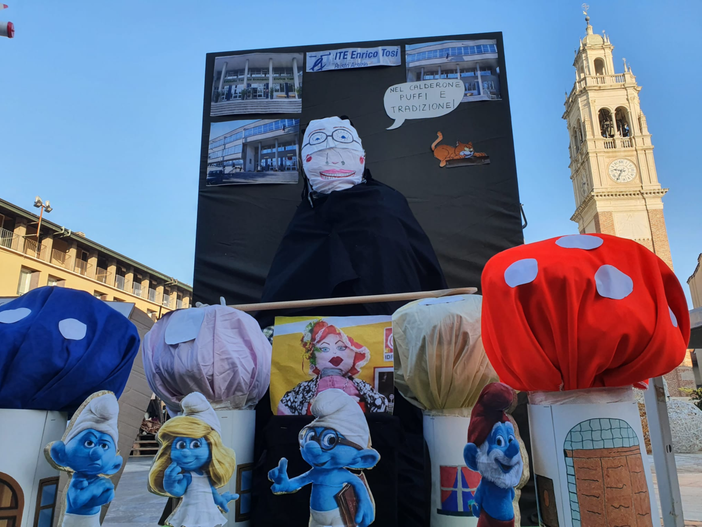 VIDEO. I giovani della Lega dedicano la Giöbia alla preside dell'Ite Tosi «contro le tradizioni locali». Lei: «Non meravigliamoci poi dei femminicidi» VIDEO. I giovani della Lega dedicano la Giöbia alla preside dell'Ite Tosi «contro le tradizioni locali». Lei: «Non meravigliamoci poi dei femminicidi»