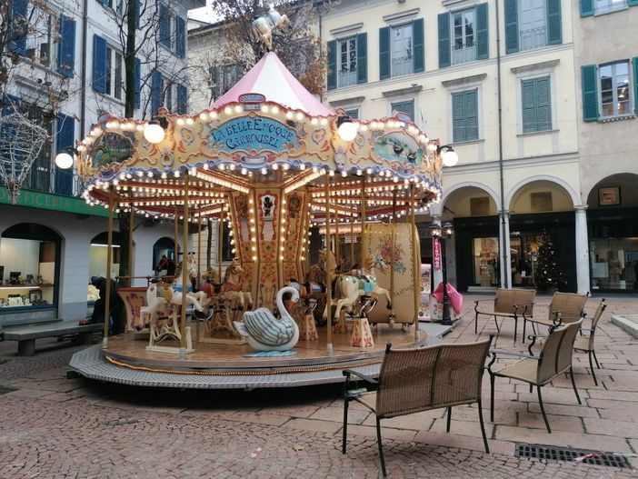 La giostra di Mary Poppins torna in piazza del Podestà per le feste di Natale