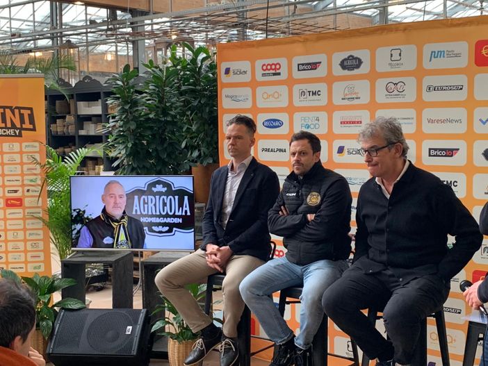 Giacomo Brusa, padrone di casa all'Agricola in video con sciarpa giallonera, ha accolto coach Glavic, il vicepresidente Malfatti e capitan Vanetti per la presentazione delle final four di Coppa Italia (foto Galbiati)
