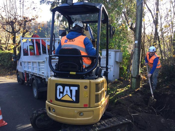 Varese Cambia Luce prosegue da San Fermo. Operai al lavoro in via Vetta d'Italia