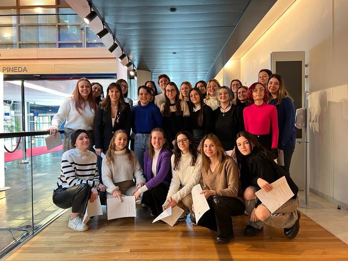 Tre istituti superiori della provincia in visita guidata al Parlamento Europeo, accolti dall’eurodeputata bustocca Isabella Tovaglieri