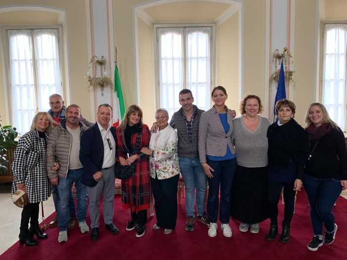 Natale 2019, La Stube del Trentino ai commercianti: «Per la prima volta non chiediamo soldi per le luminarie. Ma chi vuole partecipare è ben accetto» Natale 2019, La Stube del Trentino ai commercianti: «Per la prima volta non chiediamo soldi per le luminarie. Ma chi vuole partecipare è ben accetto»