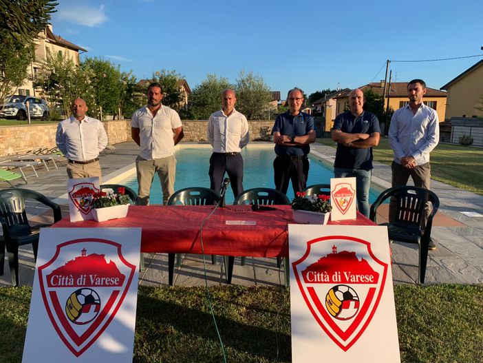 Da sinistra il ds Gianni Califano, il mister della Juniores Gianluca Porro, l'allenatore della prima squadra David Sassarini, il presidente Stefano Amirante, il vicepresidente Stefano Pertile e il consulente di mercato Andrea Scandola Da sinistra il ds Gianni Califano, il mister della Juniores Gianluca Porro, l'allenatore della prima squadra David Sassarini, il presidente Stefano Amirante, il vicepresidente Stefano Pertile e il consulente di mercato Andrea Scandola