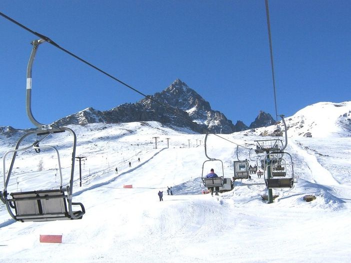 Impianti sciistici aperti da lunedì 15. L'assessore al turismo regionale: «Mi unisco al flash mob di domani di tutto il settore»