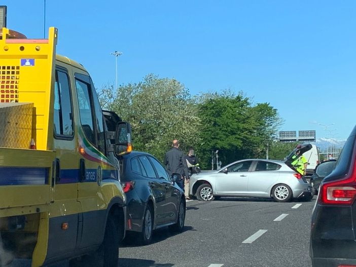 Incidente all'uscita dell'autostrada a Busto Arsizio, lunghe code