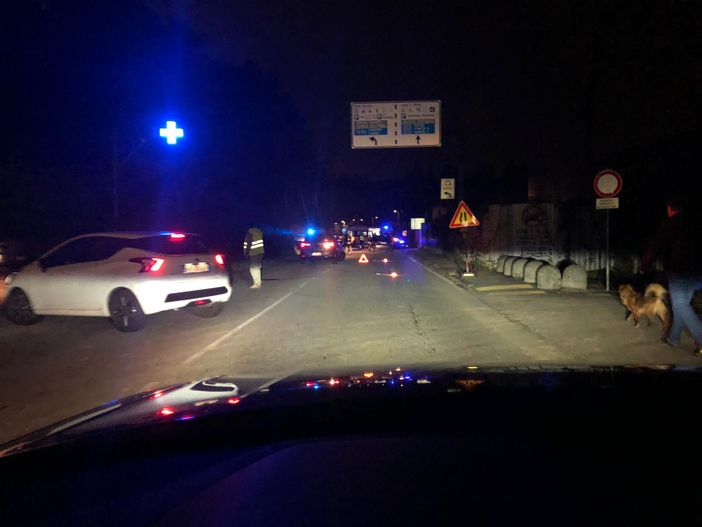 Incidente in via Gasparotto, due persone ferite e strada chiusa