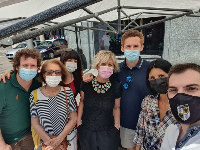 VIDEO. Lega in piazza mentre si cerca ancora il candidato sindaco. Bianchi: «Siamo a un passo dalla scelta»