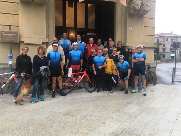 Pronti a partire davanti al municipio di Legnano