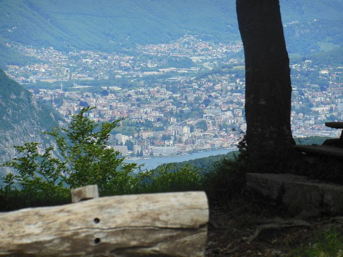 In Ticino date certe per le riaperture: da lunedì anche parrucchieri e fisioterapisti. Asili e scuole dell'obbligo forse dall'11 maggio ma con classi ridotte In Ticino date certe per le riaperture: da lunedì anche parrucchieri e fisioterapisti. Asili e scuole dell'obbligo forse dall'11 maggio ma con classi ridotte