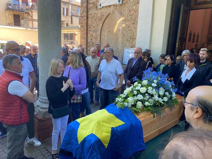 «Arrivederci Enrico, tra due stelle in un cielo nerazzurro hanno trovato un amico che li farà divertire» «Arrivederci Enrico, tra due stelle in un cielo nerazzurro hanno trovato un amico che li farà divertire»