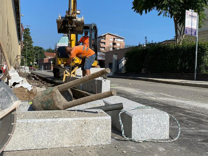 Niente più rischi per i pedoni davanti ai Miogni: un marciapiede renderà più sicuro il passaggio Niente più rischi per i pedoni davanti ai Miogni: un marciapiede renderà più sicuro il passaggio