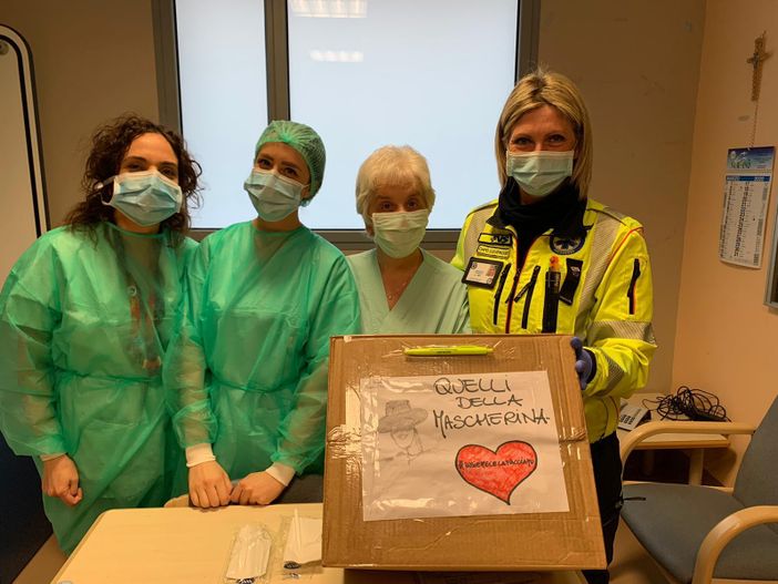 Gli "amici della mascherina" colpiscono ancora: 500 mascherine donate al pronto soccorso e 500 alla Cardiochirurgia del Circolo Gli "amici della mascherina" colpiscono ancora: 500 mascherine donate al pronto soccorso e 500 alla Cardiochirurgia del Circolo