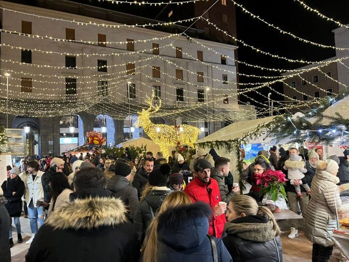 CHE FARE NEL WEEKEND - Si accendono le luci del Natale con mercatini a Varese, Arcisate, Sesto e moltissimi paesi della provincia CHE FARE NEL WEEKEND - Si accendono le luci del Natale con mercatini a Varese, Arcisate, Sesto e moltissimi paesi della provincia
