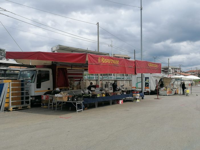 FOTO. Il mercato di piazzale Kennedy riapre con i banchi alimentari
