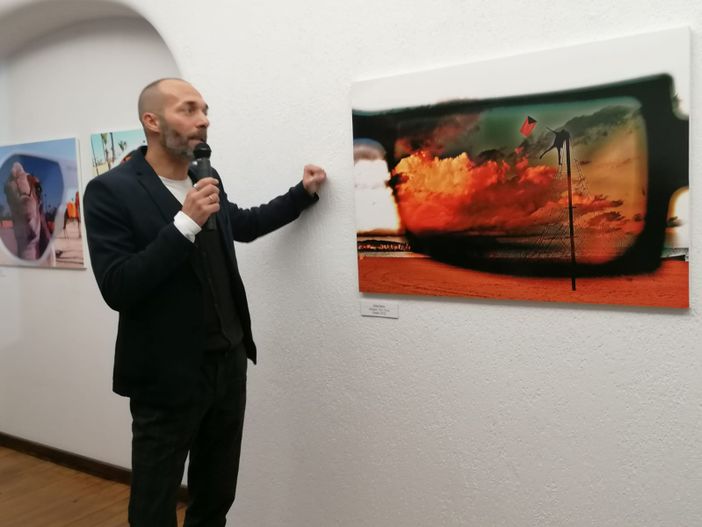 FOTO. Gli scatti del volto di "Striscia" Max Laudadio aiutano la Fondazione Ascoli: l'asta inaugurale è un successo FOTO. Gli scatti del volto di "Striscia" Max Laudadio aiutano la Fondazione Ascoli: l'asta inaugurale è un successo
