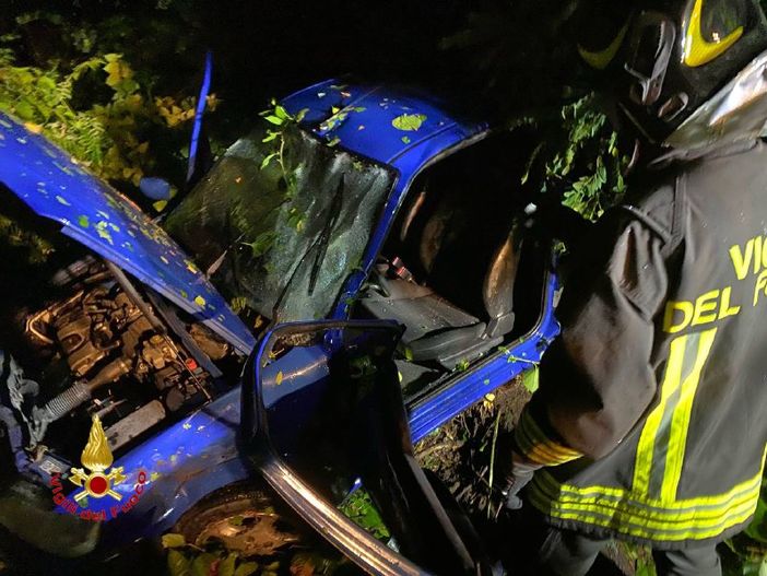 Lavena Ponte Tresa, auto fuori strada nella notte: ferite due persone