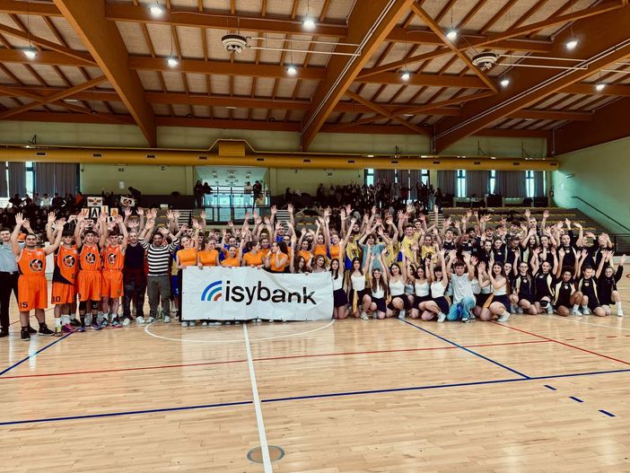 FOTO. Varese School Cup: vittoria per il Sereni di Luino FOTO. Varese School Cup: vittoria per il Sereni di Luino