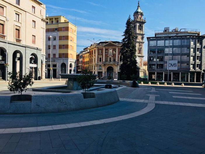 No green pass in azione nei bar del centro di Varese: «Sono entrati senza mascherina sventolando la Costituzione» No green pass in azione nei bar del centro di Varese: «Sono entrati senza mascherina sventolando la Costituzione»