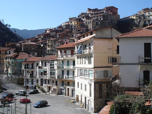 Il comune ligure di Pigna (Imperia) Il comune ligure di Pigna (Imperia)