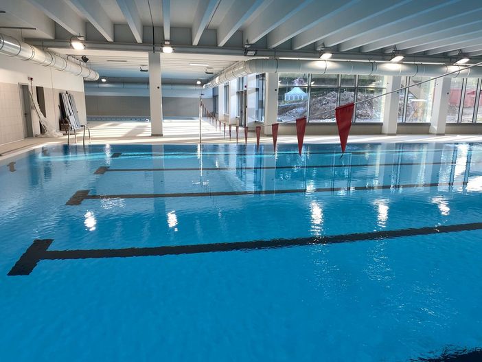 Piscine e piste del ghiaccio, da Regione aiuti per caro bollette: 1,3 milioni in provincia di Varese