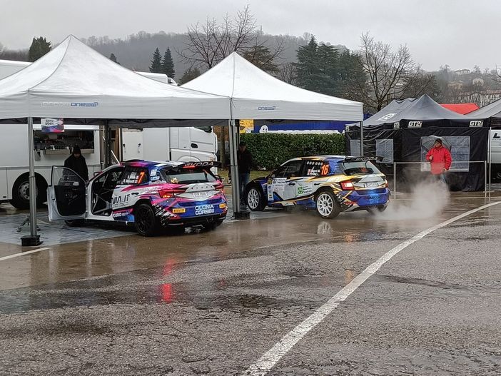 Il Rally dei Laghi 2024 inizia sotto la pioggia, con lo Shake Down e la Prova Spettacolo