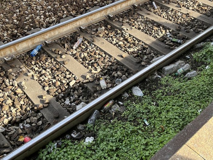 VIDEO. Sfreccia l'inciviltà sui binari VIDEO. Sfreccia l'inciviltà sui binari