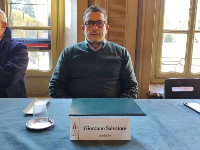 Fratelli d'Italia in piazza a Varese: «Lavoriamo con continuità, è tempo di primavera per il nostro partito»