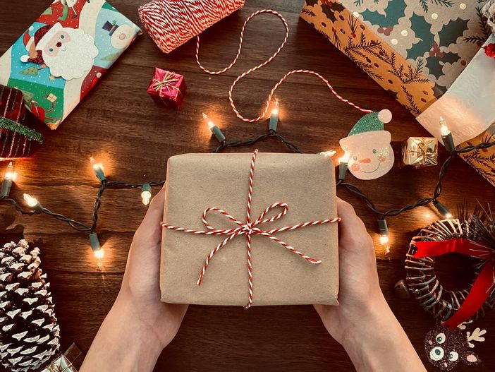 La generosità dei varesini: in coda per consegnare le "Scatole di Natale" per i bisognosi