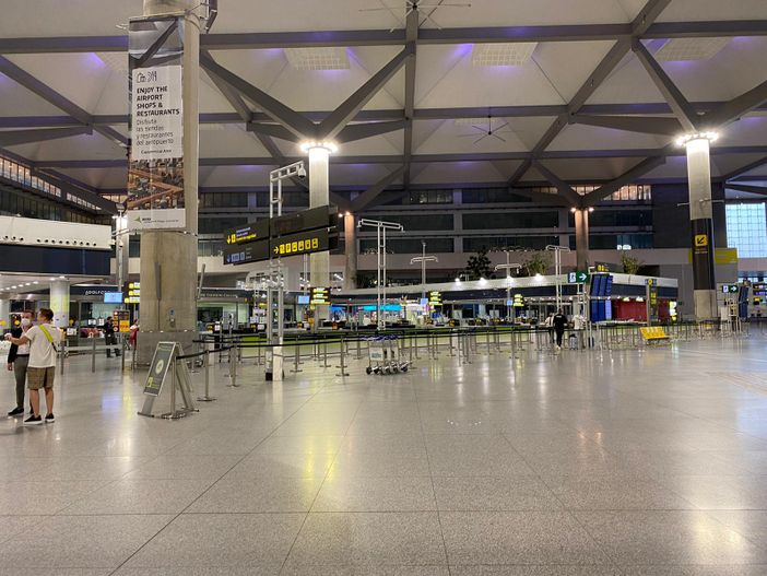 Possibili test nei pressi degli aeroporti per chi rientra a Malpensa e Linate da Spagna, Grecia, Malta e Croazia Possibili test nei pressi degli aeroporti per chi rientra a Malpensa e Linate da Spagna, Grecia, Malta e Croazia