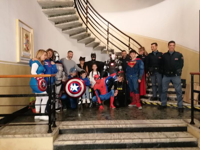 VIDEO. A Varese i veri supereroi indossano la divisa… dei poliziotti
