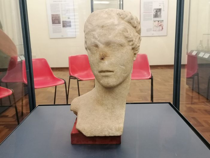 La testa di Afrodite in mostra a Villa Mirabello