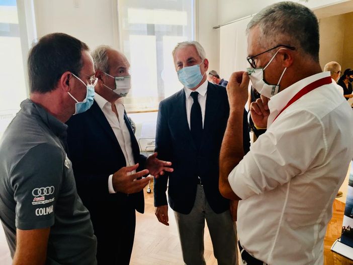 Alcuni degli uomini che lunedì riportano Varese e il territorio in diretta per due ore e mezza su Rai 2 grazie al Grande Trittico Lombardo di ciclismo: da sinistra Simone Rasetti, Renzo Oldani, Mauro Temperelli e Vittorio Ballerio