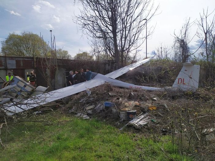 Ultraleggero precipita al Campo Volo di Torino, miracolosamente illese le due persone a bordo
